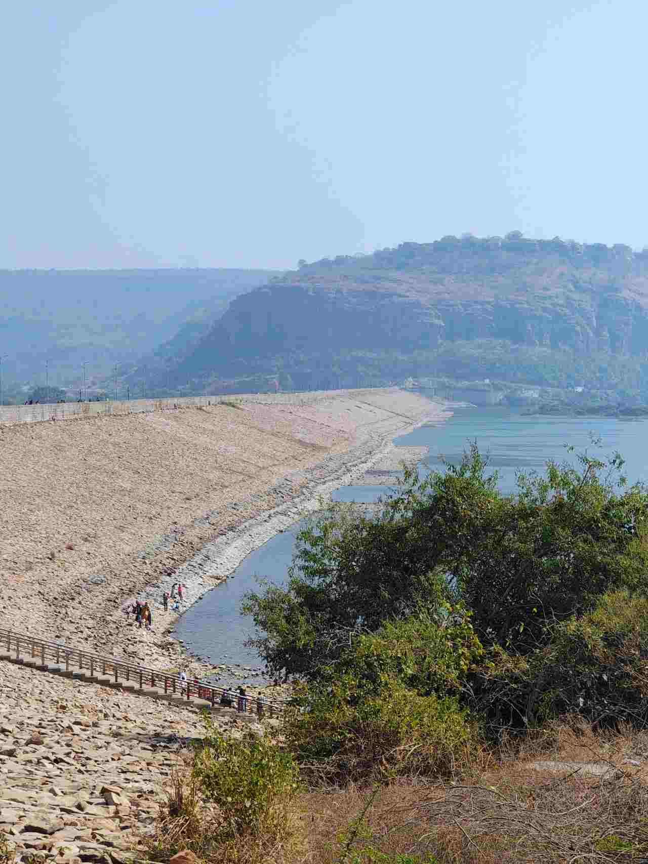 Scenic view of Mansarovar Dam surrounded by peaceful greenery close to Ranthambore