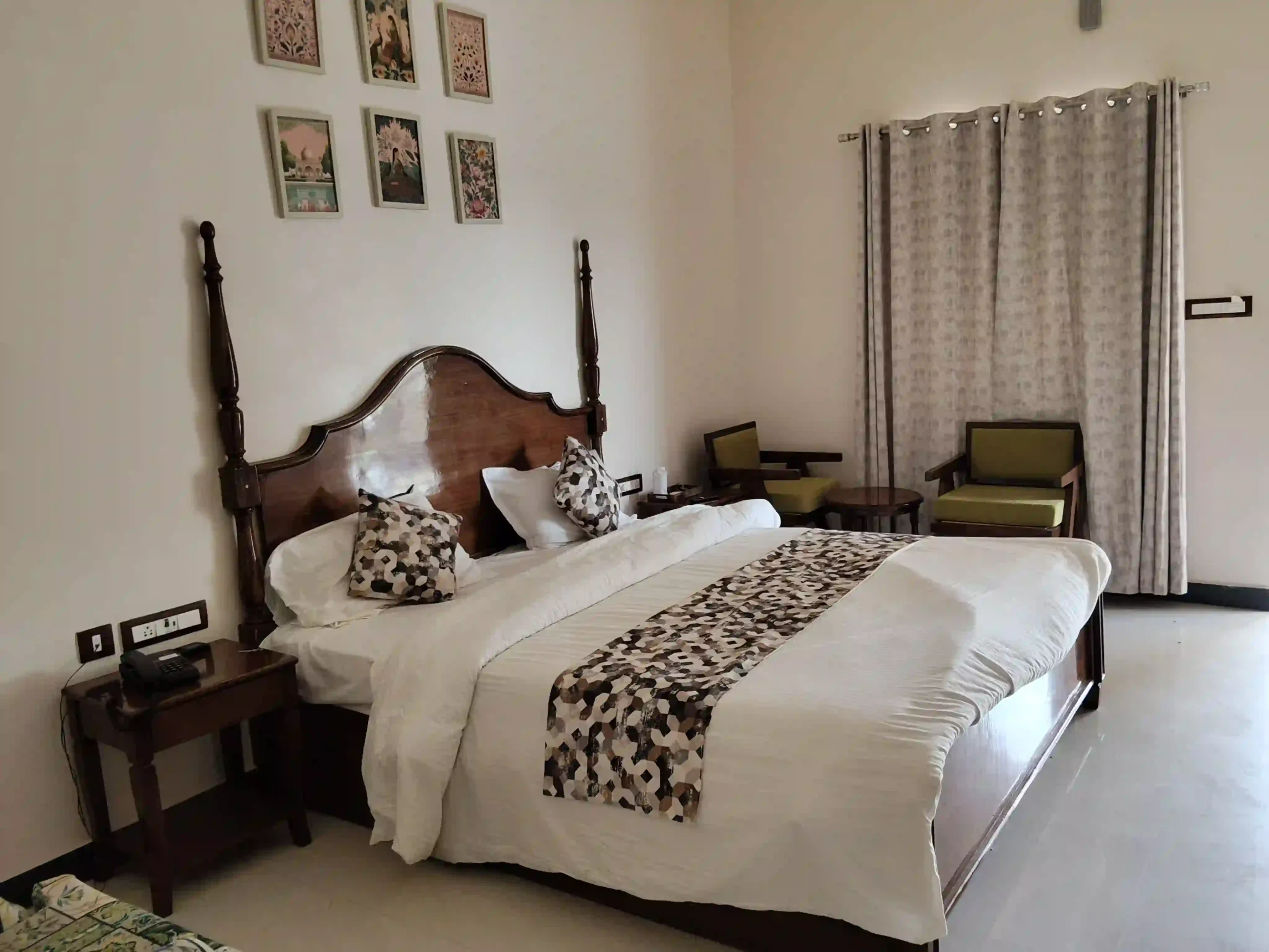 Ranthambore National Park hotel booking price guide for deluxe rooms and safari packages